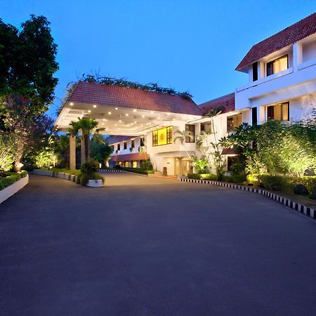 Trident Chennai Exterior foto The hotel's main entrance
