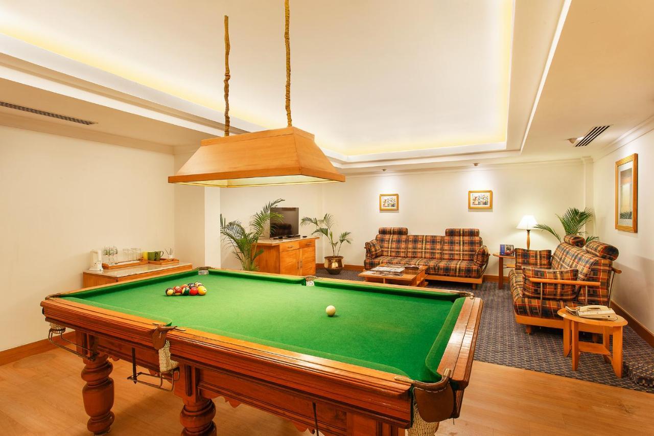 Trident Chennai Exterior foto A pool table