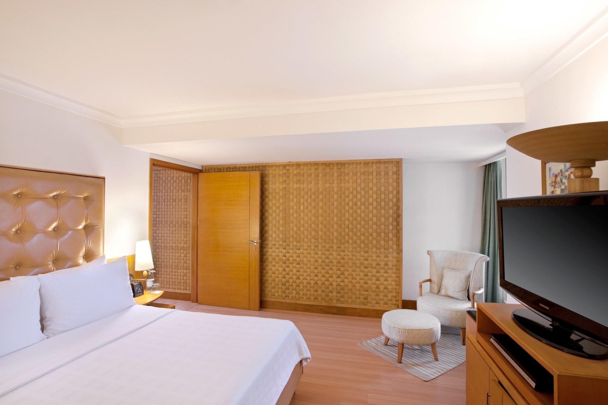 Trident Chennai Exterior foto A bedroom at the hotel