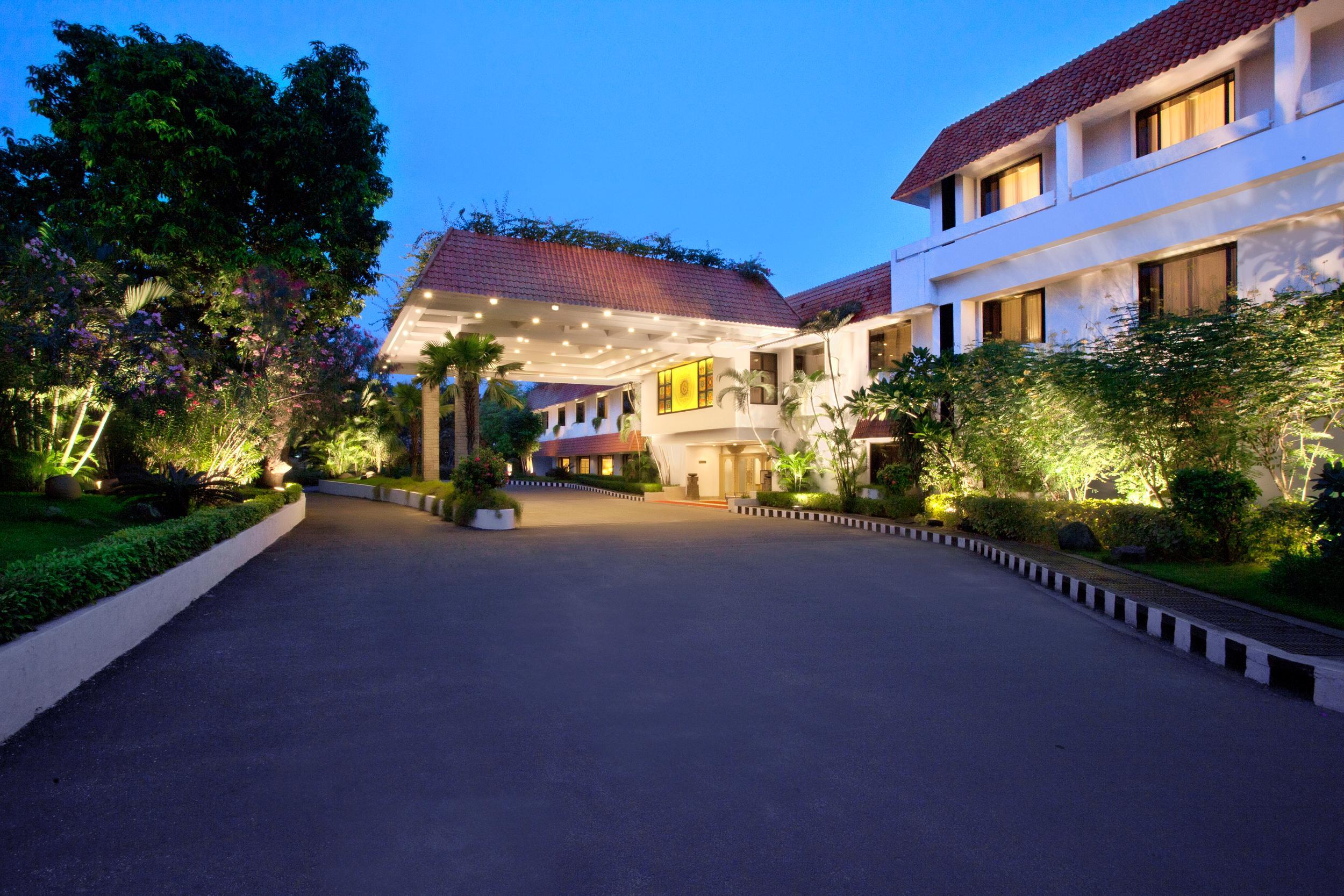 Trident Chennai Exterior foto The hotel's main entrance