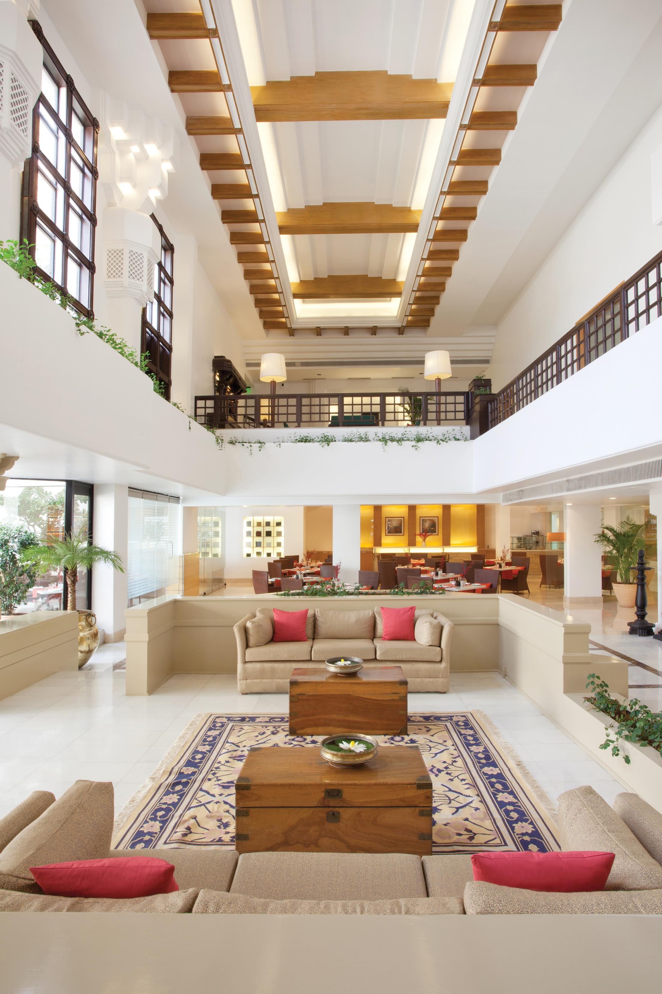 Trident Chennai Interior foto The lobby of the hotel