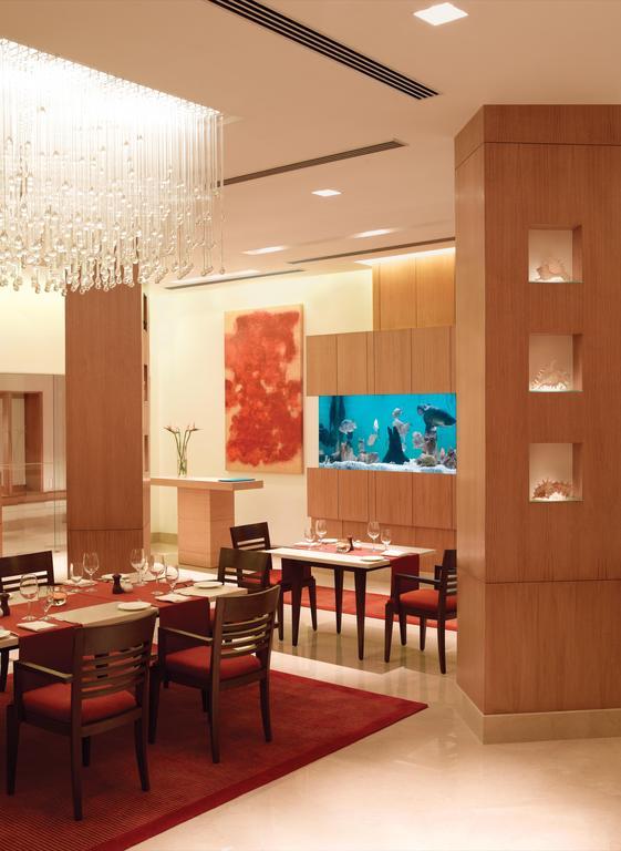 Trident Chennai Exterior foto The restaurant