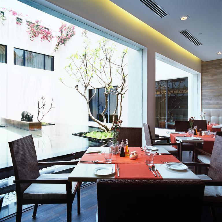 Trident Chennai Exterior foto The restaurant