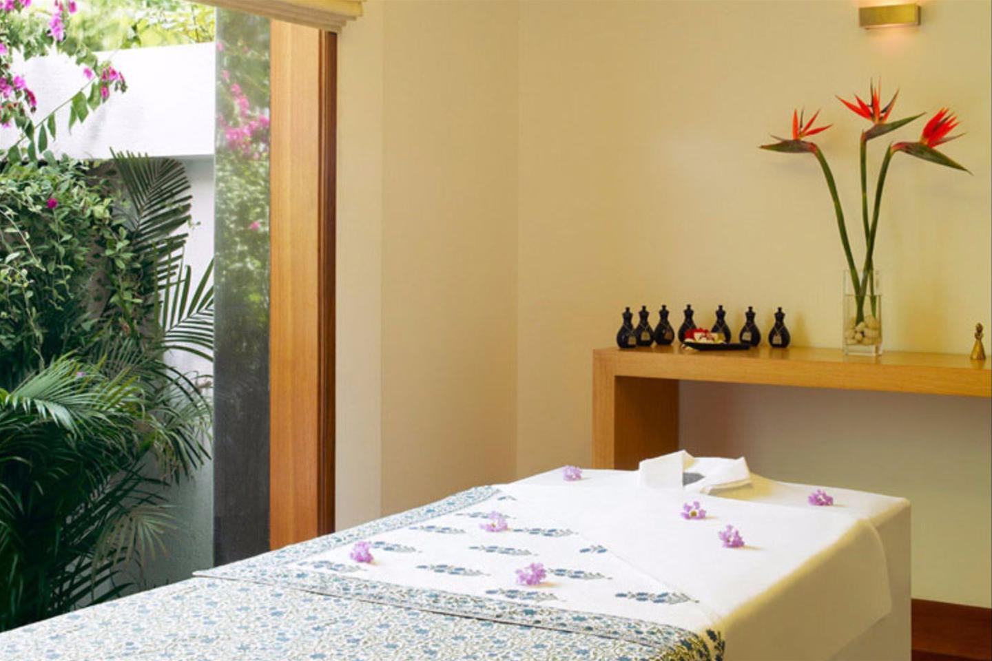 Trident Chennai Exterior foto A massage table