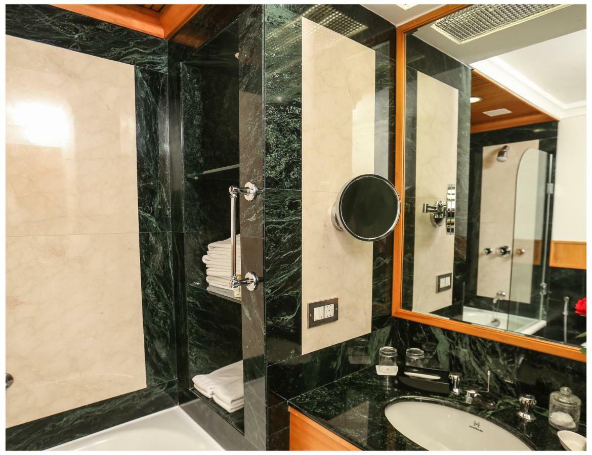Trident Chennai Exterior foto Bathroom